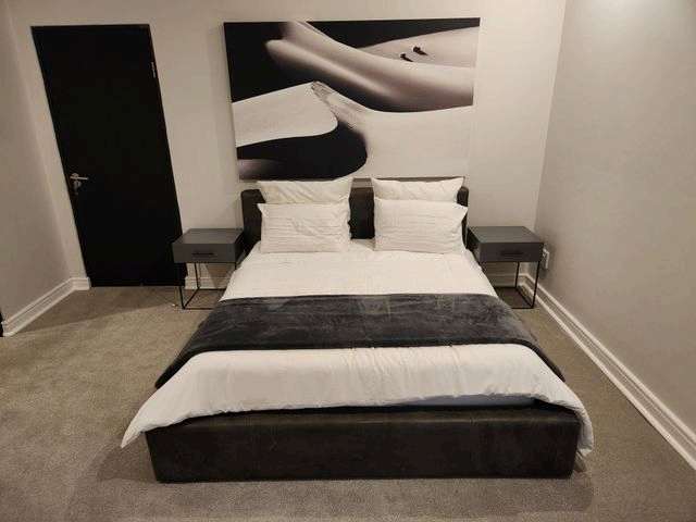 To Let 2 Bedroom Property for Rent in Saxonwold Gauteng