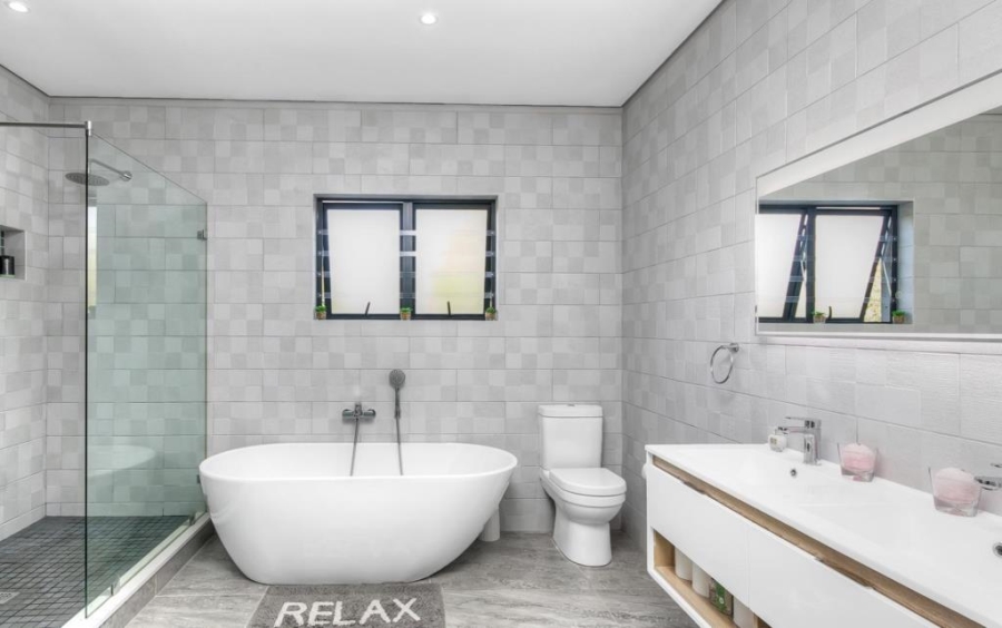 To Let 4 Bedroom Property for Rent in Crowthorne AH Gauteng