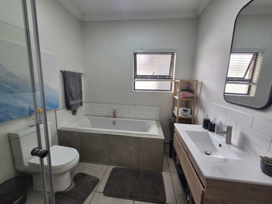 To Let 3 Bedroom Property for Rent in Homes Haven Gauteng