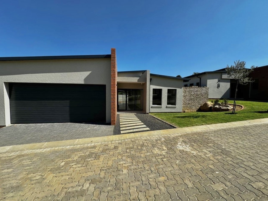 To Let 3 Bedroom Property for Rent in Blue Hills Gauteng