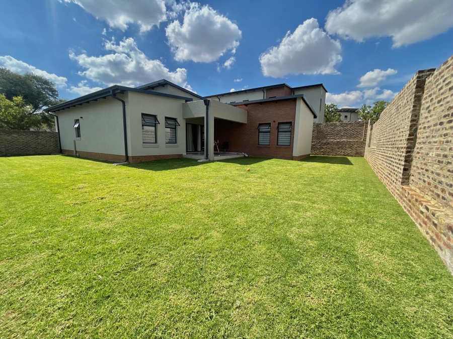 To Let 3 Bedroom Property for Rent in Blue Hills Gauteng