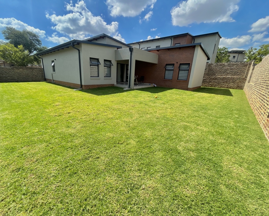 To Let 3 Bedroom Property for Rent in Blue Hills Gauteng