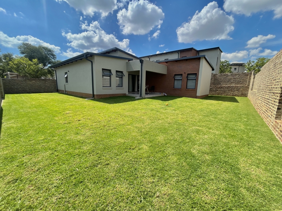 To Let 3 Bedroom Property for Rent in Blue Hills Gauteng