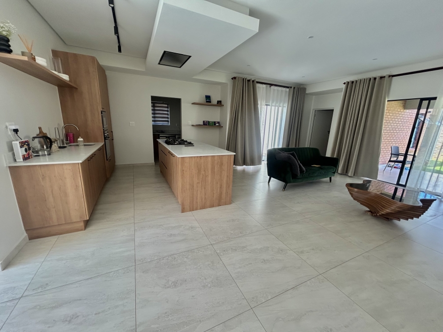 To Let 3 Bedroom Property for Rent in Blue Hills Gauteng