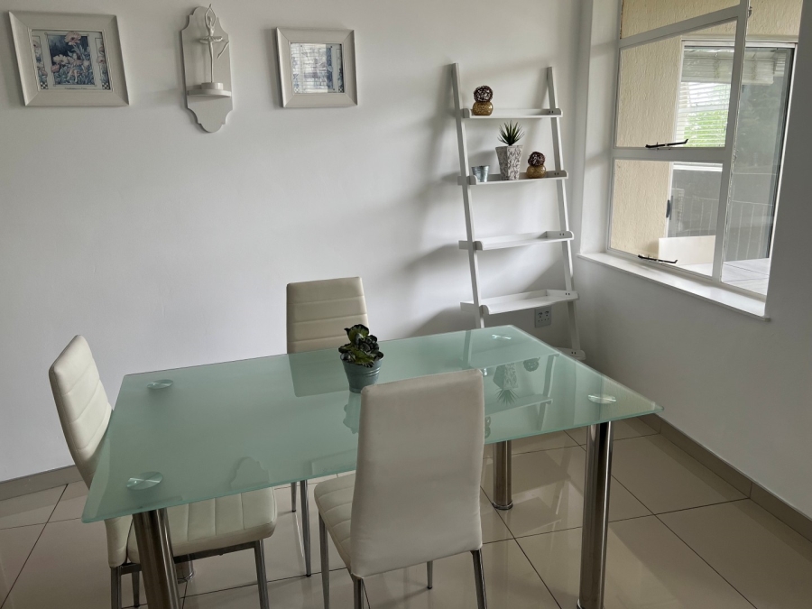 To Let 2 Bedroom Property for Rent in Sandhurst Gauteng