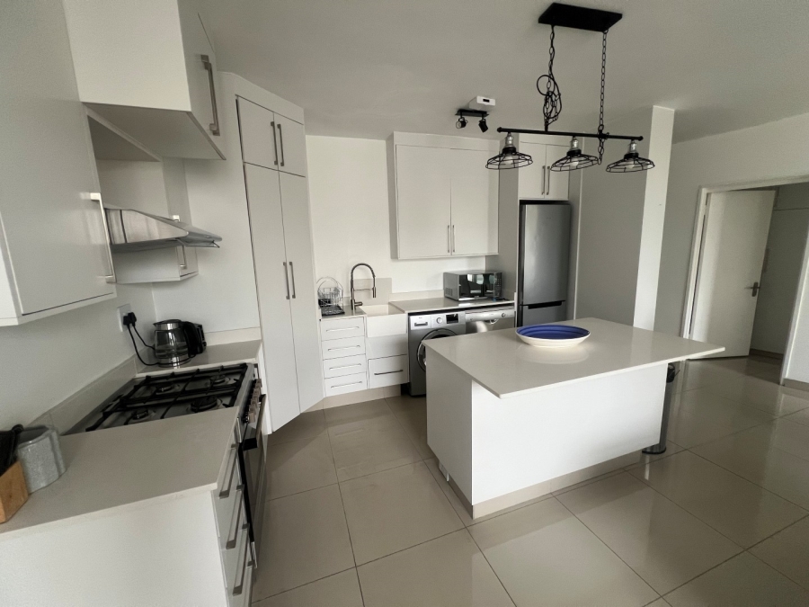 To Let 2 Bedroom Property for Rent in Sandhurst Gauteng