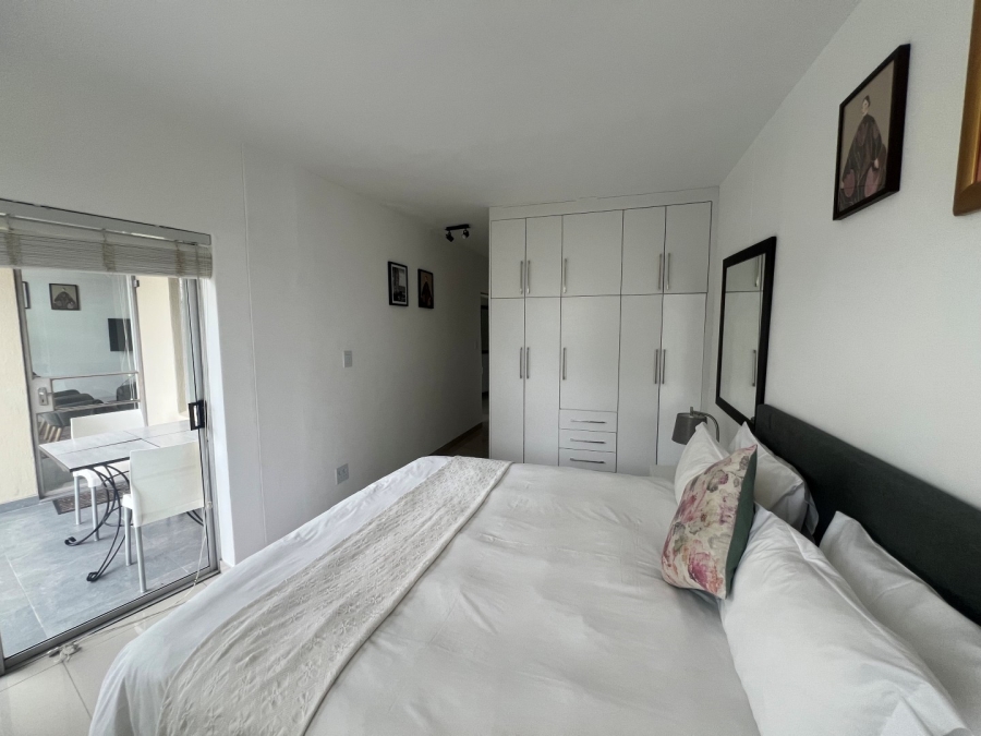 To Let 2 Bedroom Property for Rent in Sandhurst Gauteng