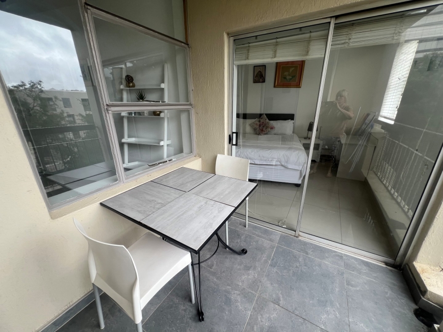 To Let 2 Bedroom Property for Rent in Sandhurst Gauteng