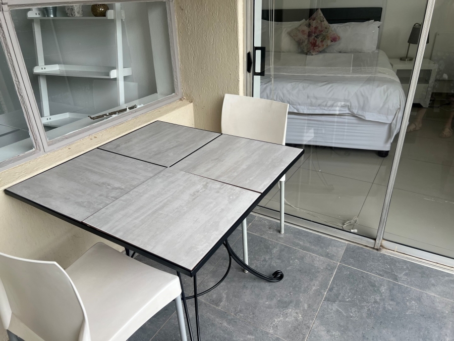 To Let 2 Bedroom Property for Rent in Sandhurst Gauteng