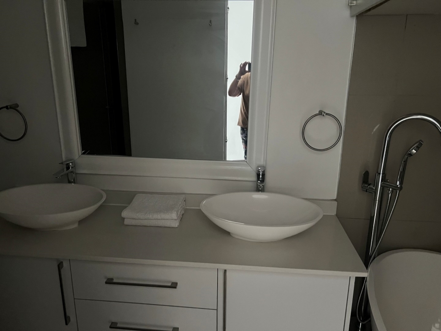 To Let 2 Bedroom Property for Rent in Sandhurst Gauteng