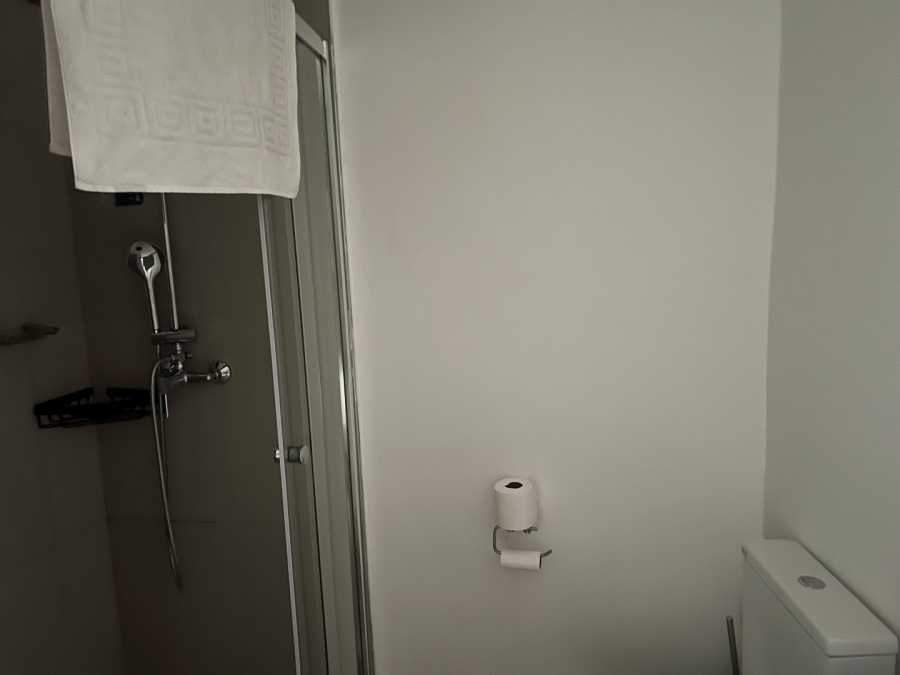 To Let 2 Bedroom Property for Rent in Sandhurst Gauteng