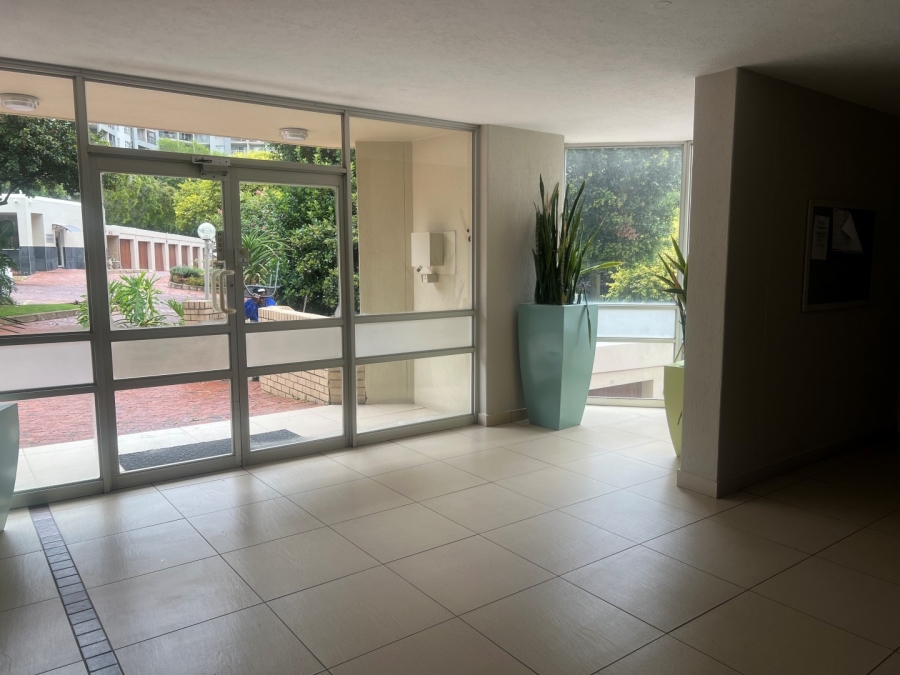 To Let 2 Bedroom Property for Rent in Sandhurst Gauteng