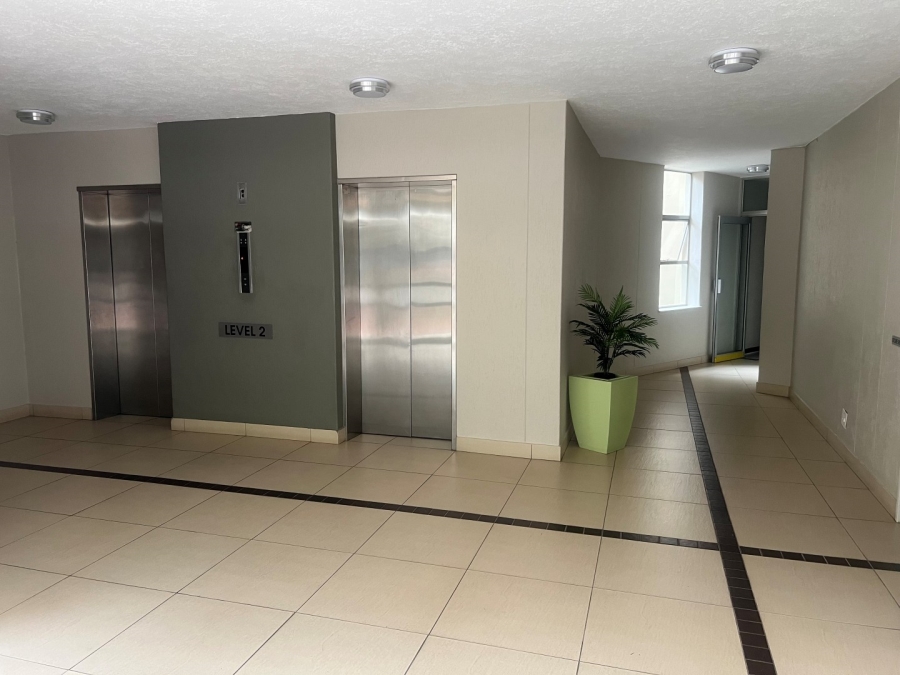 To Let 2 Bedroom Property for Rent in Sandhurst Gauteng