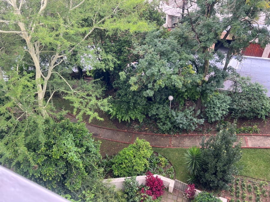 To Let 2 Bedroom Property for Rent in Sandhurst Gauteng