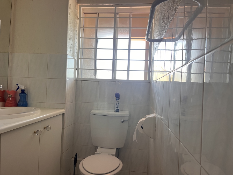 To Let 2 Bedroom Property for Rent in Glensan Gauteng