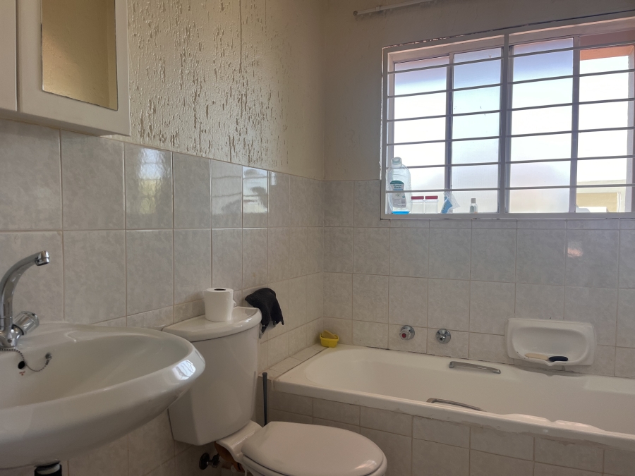 To Let 2 Bedroom Property for Rent in Glensan Gauteng