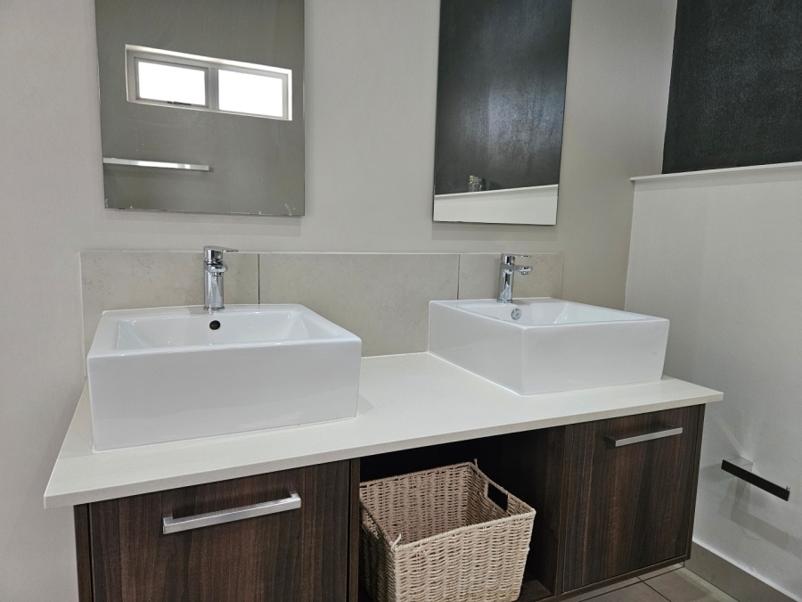 To Let 2 Bedroom Property for Rent in Atholl Gauteng