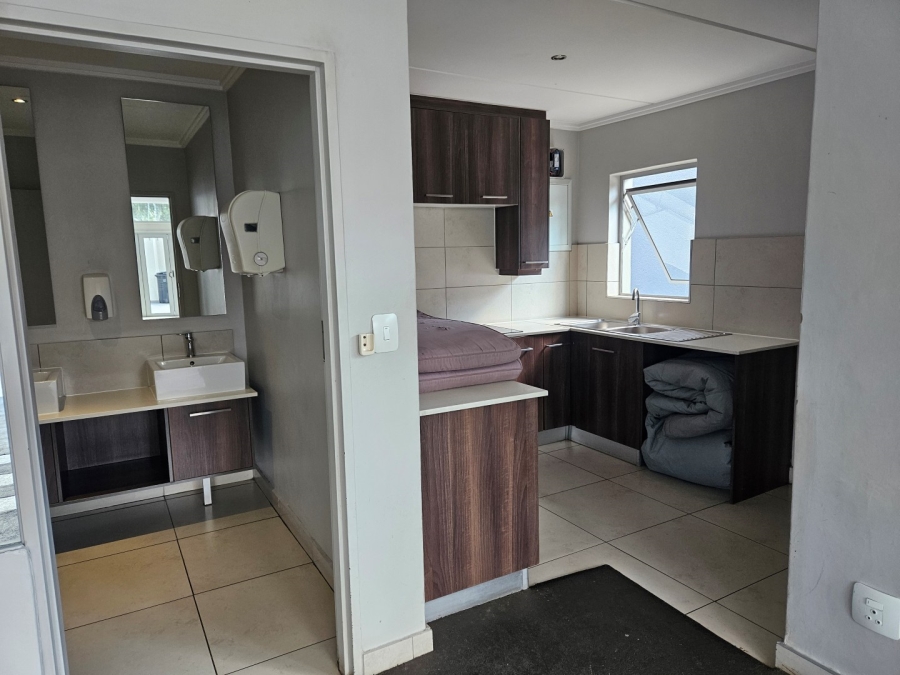 To Let 2 Bedroom Property for Rent in Atholl Gauteng