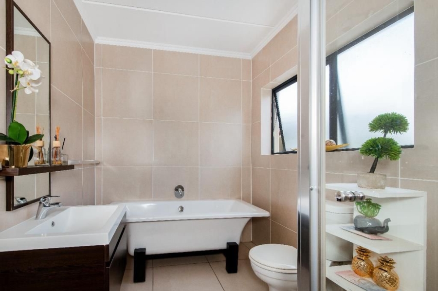 To Let 2 Bedroom Property for Rent in Kyalami Hills Gauteng