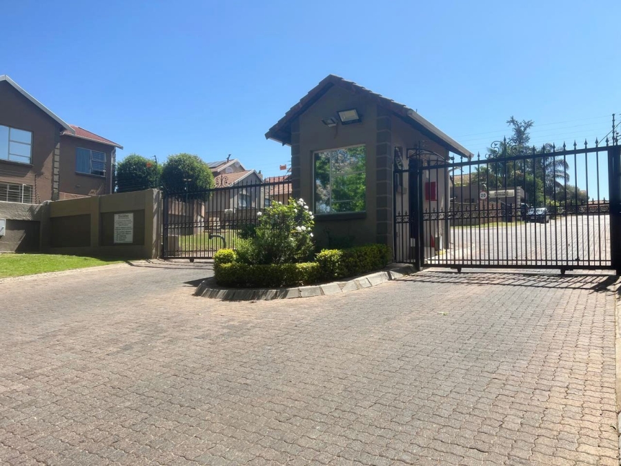 To Let 4 Bedroom Property for Rent in Buccleuch Gauteng