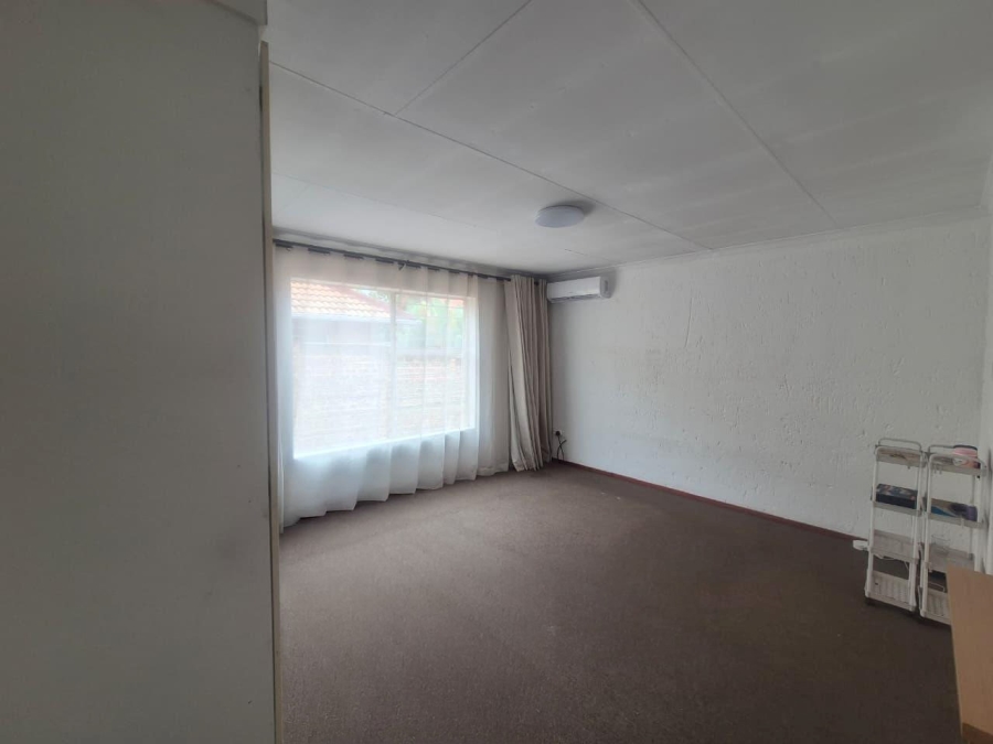 To Let 4 Bedroom Property for Rent in Buccleuch Gauteng