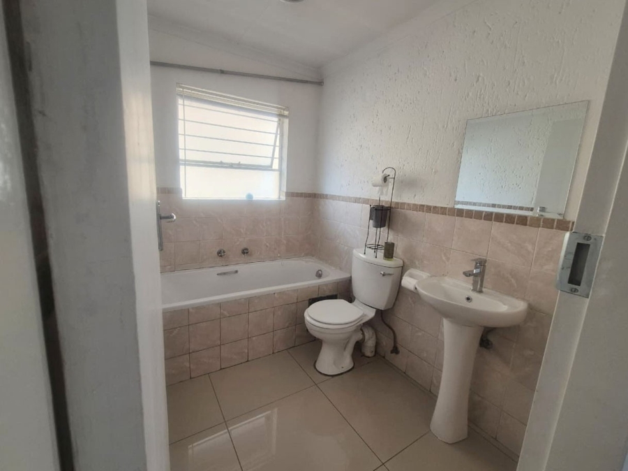 To Let 4 Bedroom Property for Rent in Buccleuch Gauteng