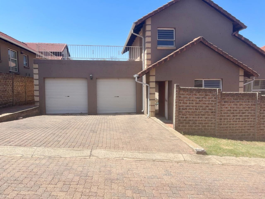 To Let 4 Bedroom Property for Rent in Buccleuch Gauteng