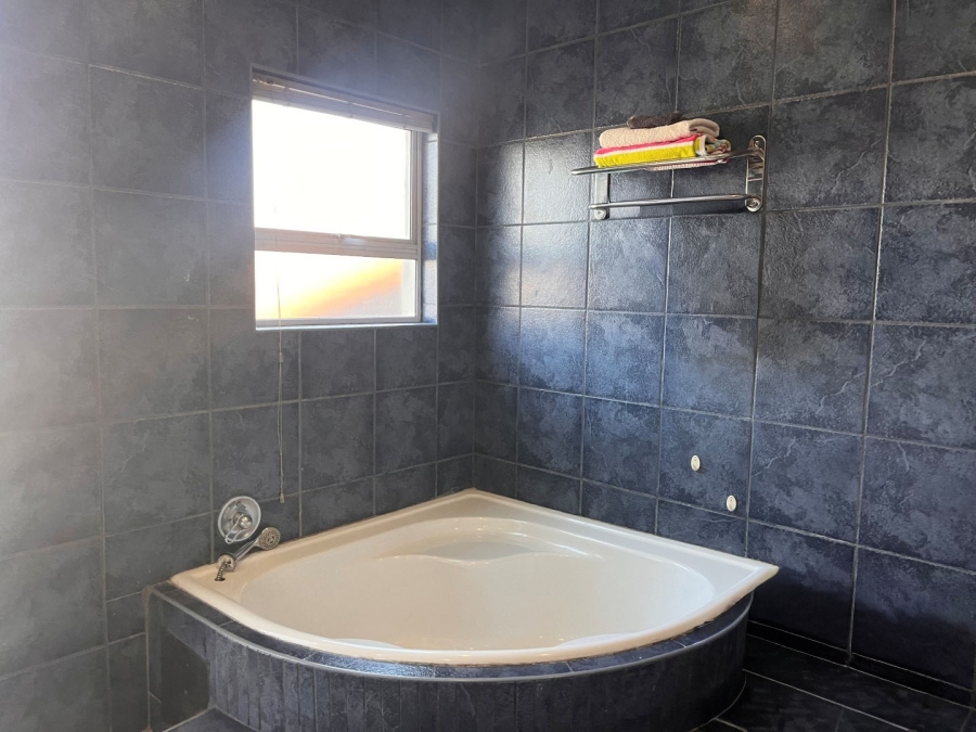 4 Bedroom Property for Sale in Glenhazel Gauteng