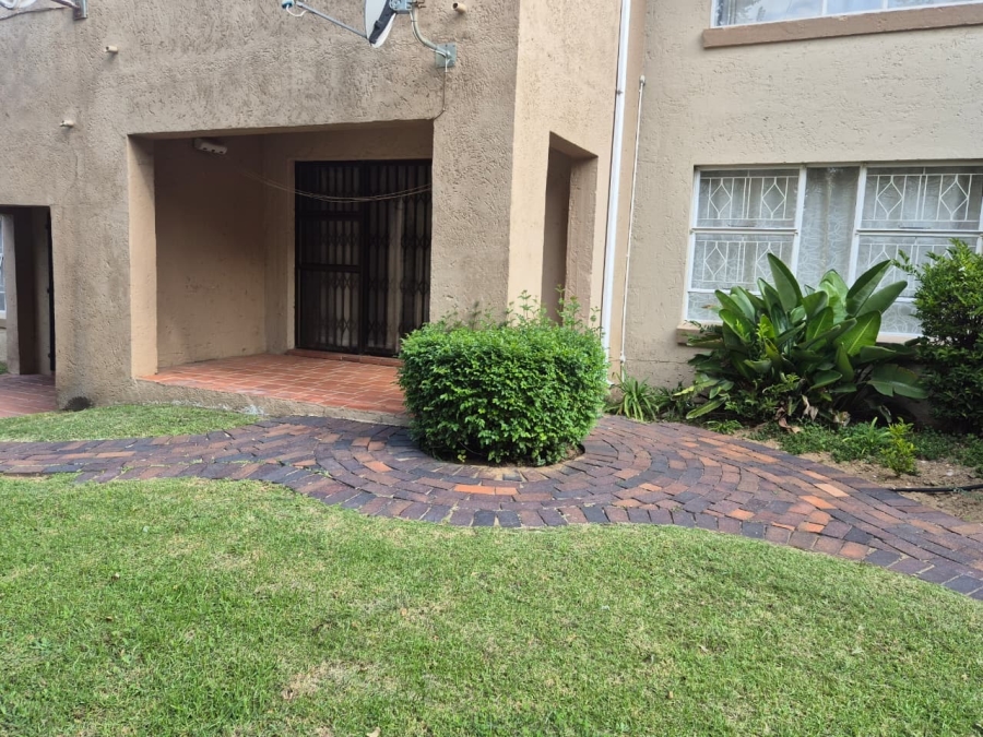 To Let 2 Bedroom Property for Rent in Buccleuch Gauteng