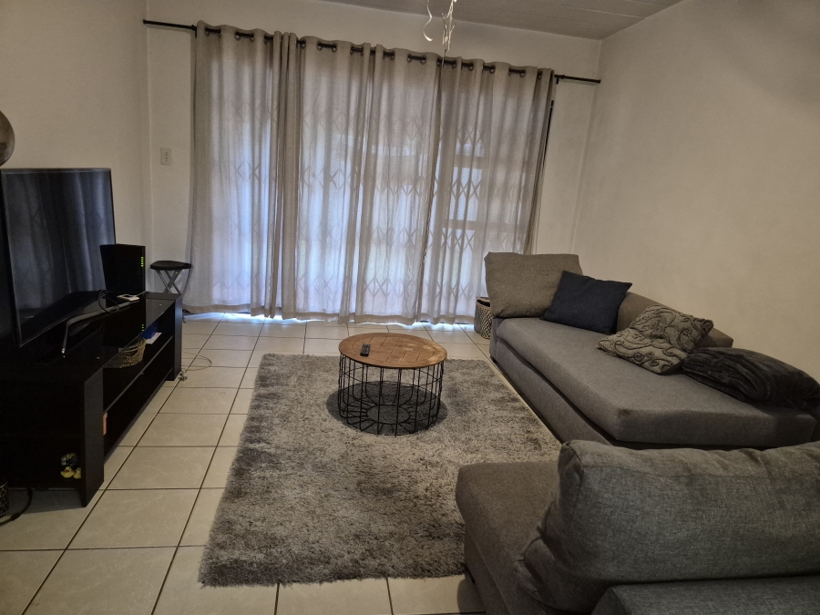 To Let 2 Bedroom Property for Rent in Buccleuch Gauteng
