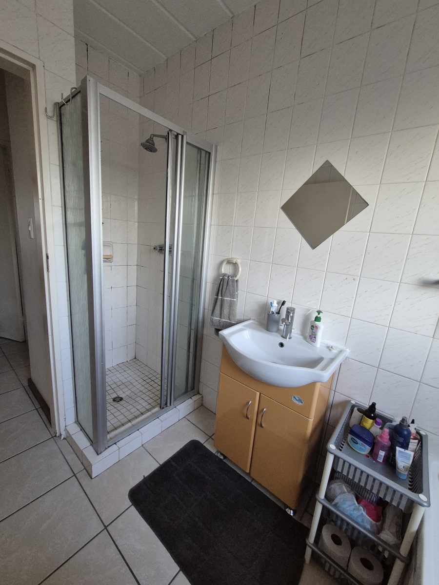 To Let 2 Bedroom Property for Rent in Buccleuch Gauteng