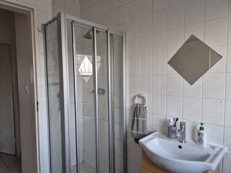 To Let 2 Bedroom Property for Rent in Buccleuch Gauteng