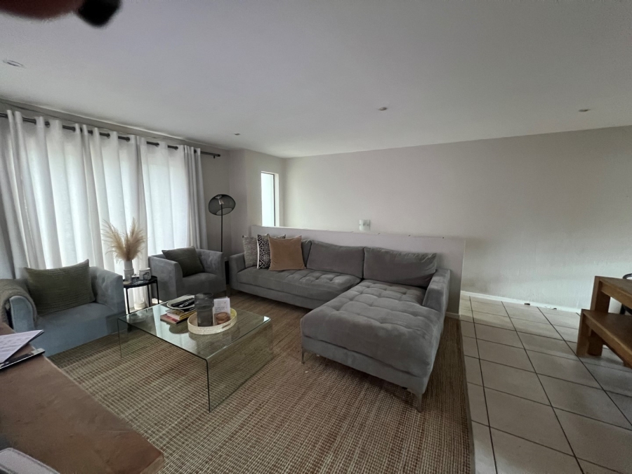 To Let 2 Bedroom Property for Rent in Waverley Gauteng