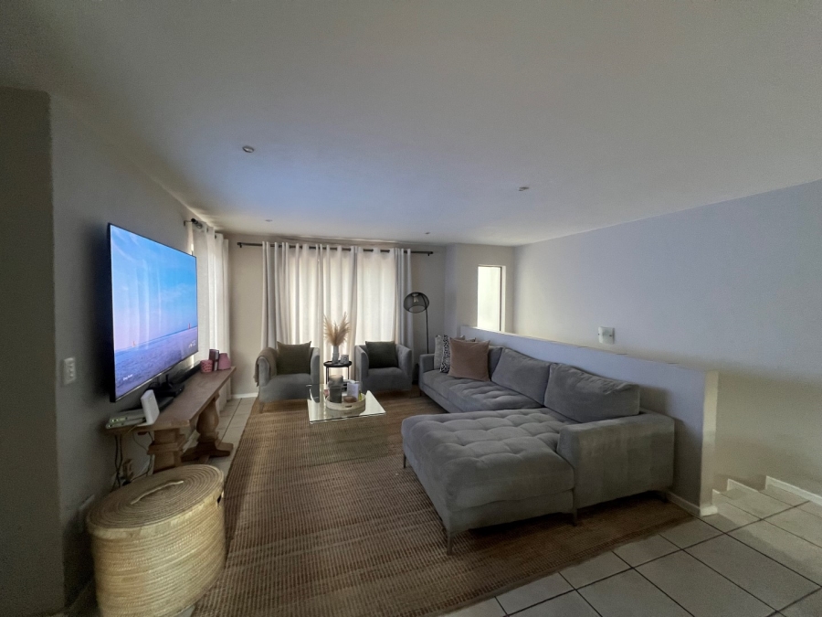 To Let 2 Bedroom Property for Rent in Waverley Gauteng