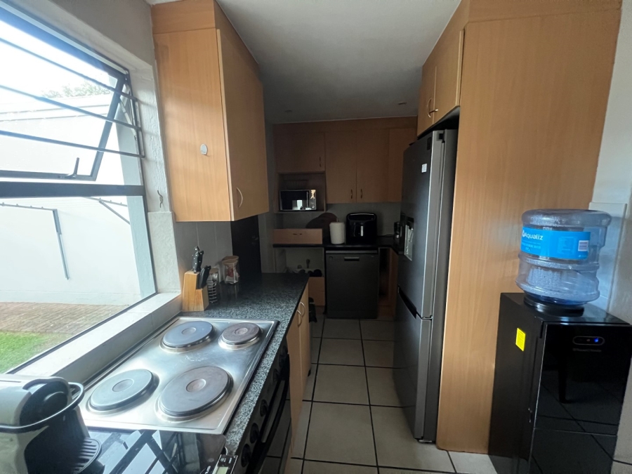 To Let 2 Bedroom Property for Rent in Waverley Gauteng