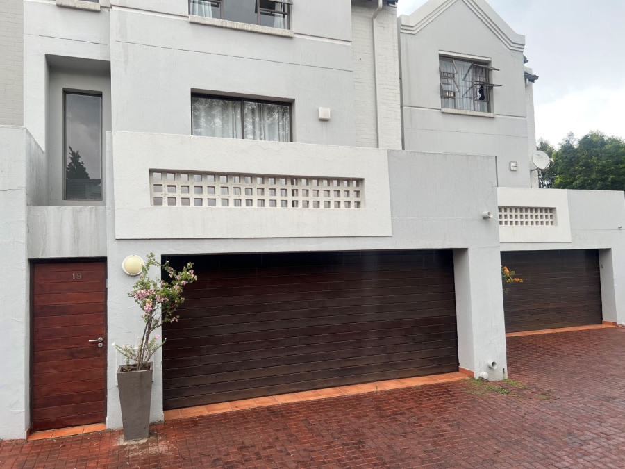 To Let 2 Bedroom Property for Rent in Waverley Gauteng
