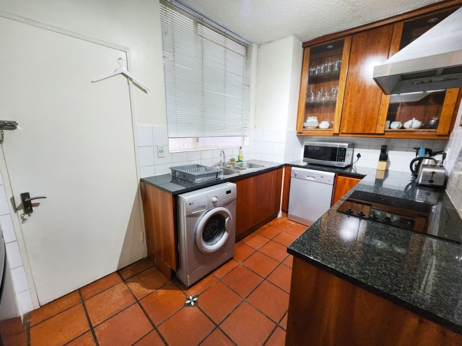 To Let 2 Bedroom Property for Rent in Sandhurst Gauteng