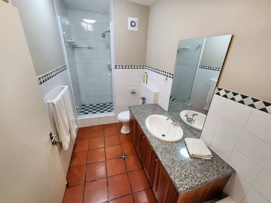 To Let 2 Bedroom Property for Rent in Sandhurst Gauteng