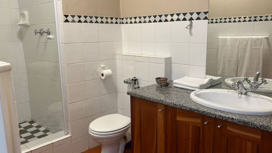 To Let 2 Bedroom Property for Rent in Sandhurst Gauteng