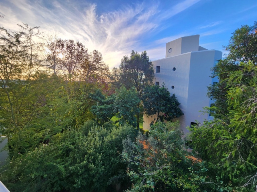 To Let 2 Bedroom Property for Rent in Sandhurst Gauteng