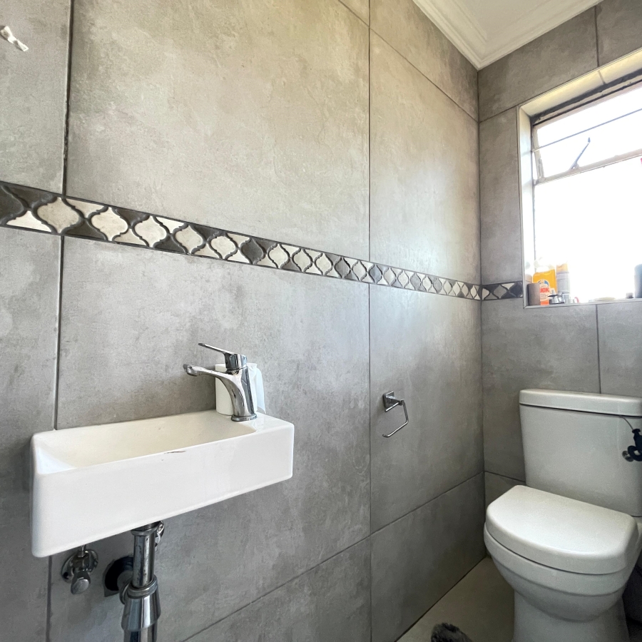 To Let 3 Bedroom Property for Rent in Halfway Gardens Gauteng