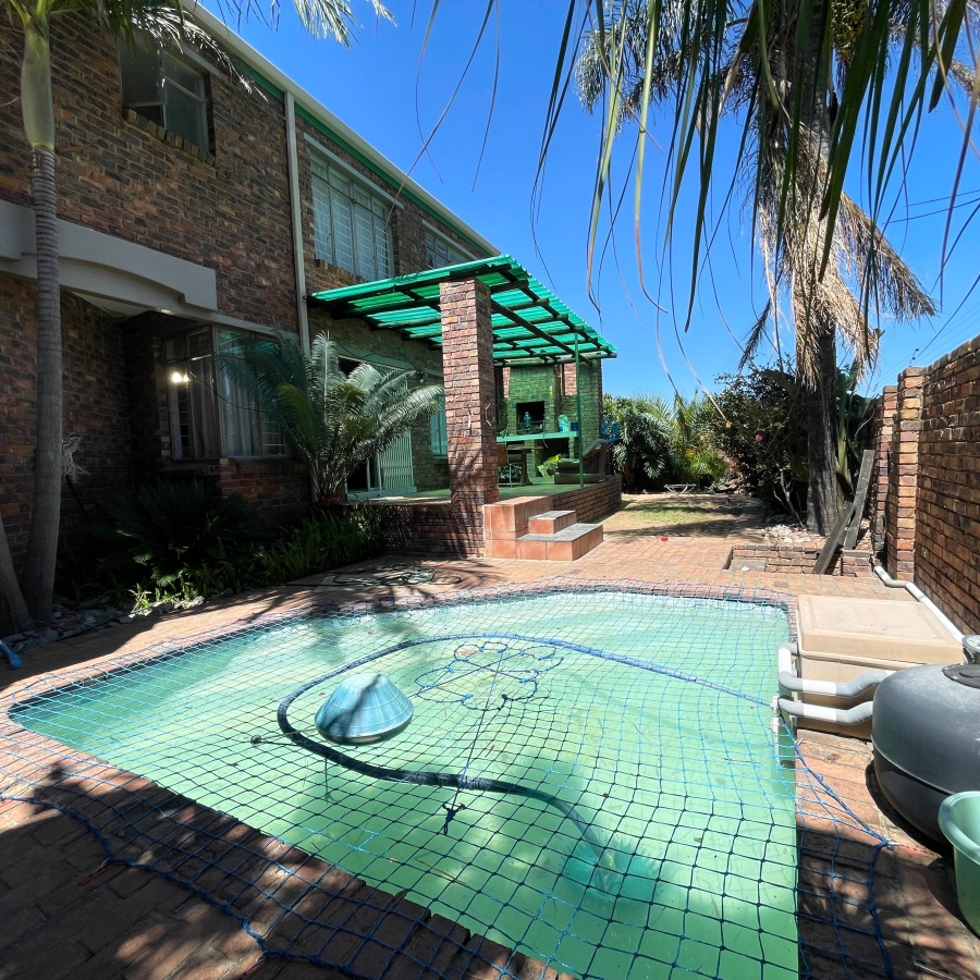 To Let 3 Bedroom Property for Rent in Halfway Gardens Gauteng