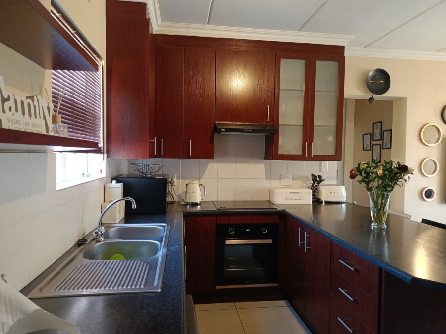 3 Bedroom Property for Sale in Radiokop Gauteng