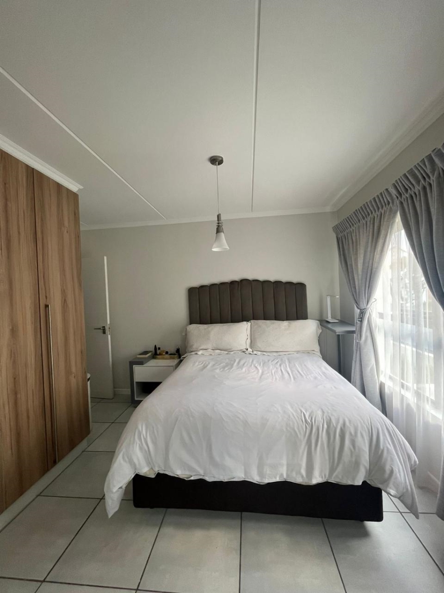 To Let 2 Bedroom Property for Rent in Crowthorne AH Gauteng