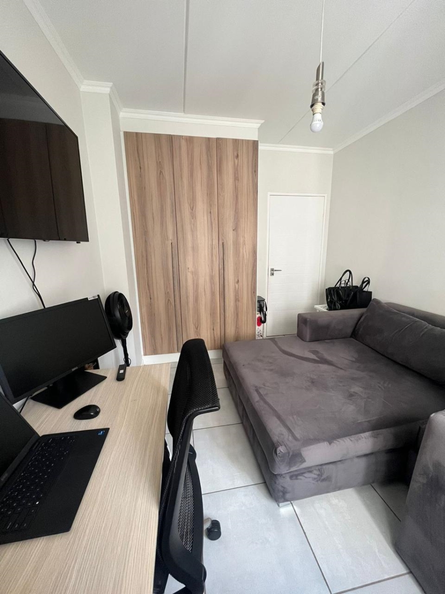 To Let 2 Bedroom Property for Rent in Crowthorne AH Gauteng