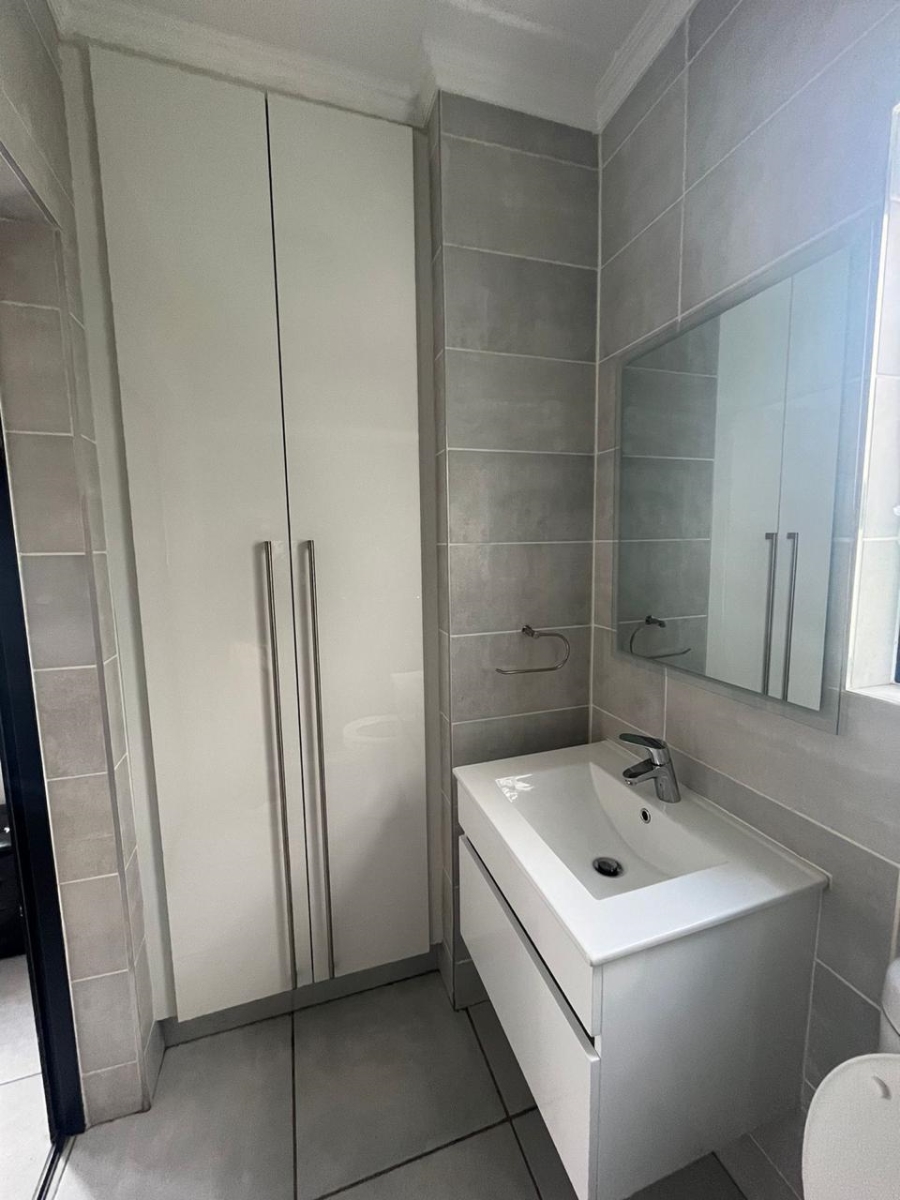 To Let 2 Bedroom Property for Rent in Crowthorne AH Gauteng