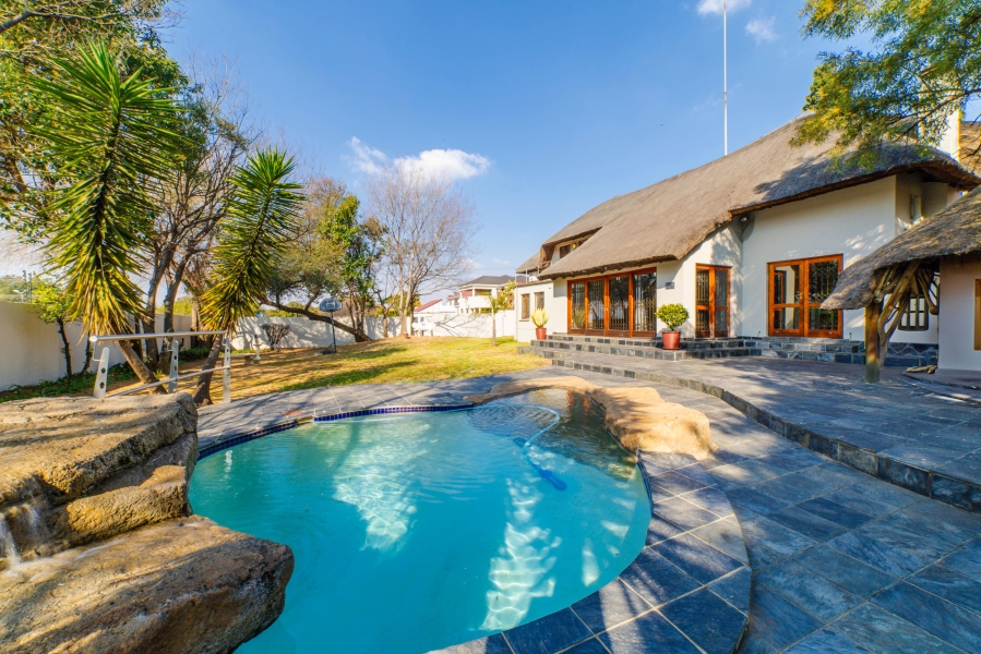 To Let 5 Bedroom Property for Rent in Magaliessig Gauteng