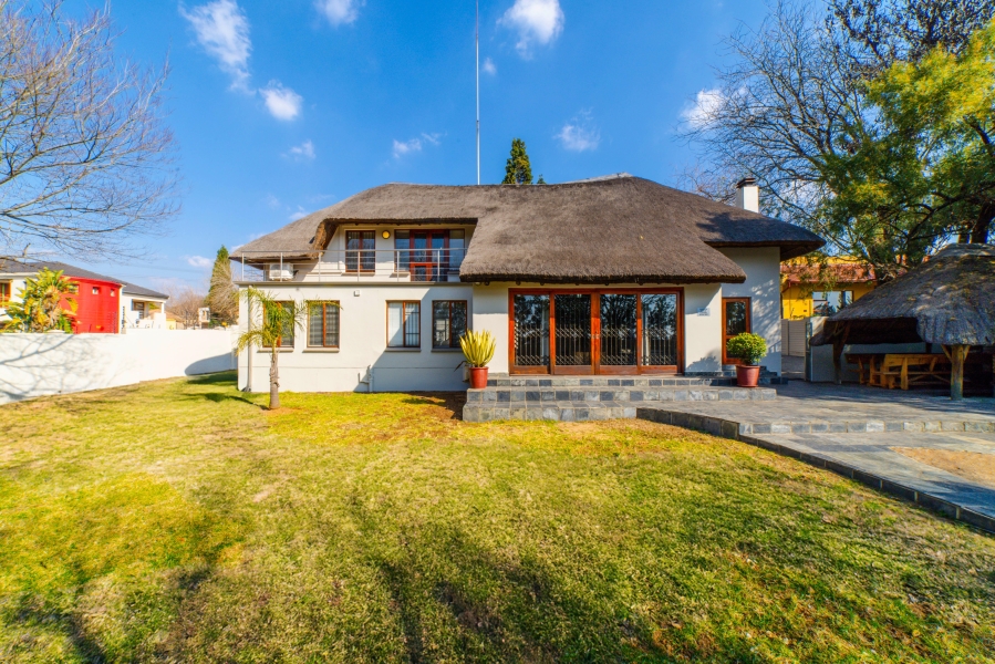 To Let 5 Bedroom Property for Rent in Magaliessig Gauteng