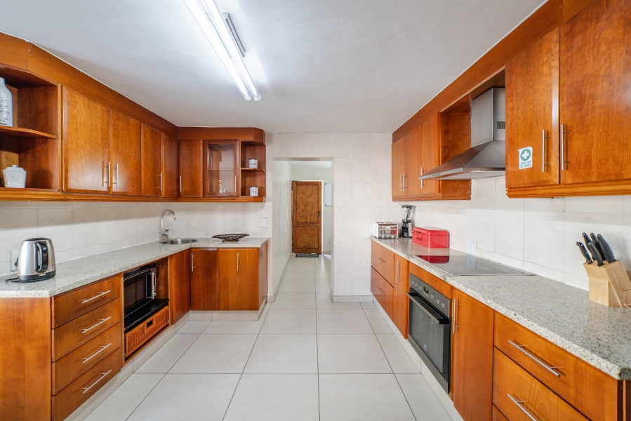 To Let 5 Bedroom Property for Rent in Magaliessig Gauteng