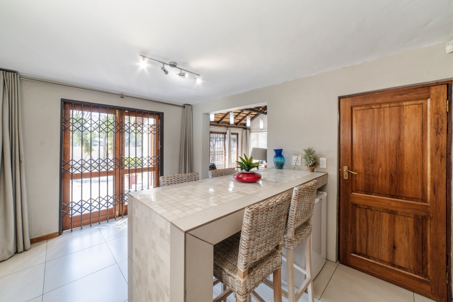 To Let 5 Bedroom Property for Rent in Magaliessig Gauteng